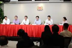 Perdana Menteri Encik Lawrence Wong (tiga dari kanan) mengumumkan perubahan kepada barisan Kabinetnya pada 22 Julai. Bersamanya ialah (dari kiri) Encik Goh Pei Ming, Encik Zaqy Mohamad, Encik Jeffrey Siow, Encik David Neo dan Cik Jasmin Lau.