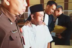 DUKUN: Slamet Tohari didakwa membunuh 12 mangsa yang cuba dapatkan khidmatnya bagi menggandakan wang mereka dengan memberi minuman beracun