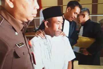 DUKUN: Slamet Tohari didakwa membunuh 12 mangsa yang cuba dapatkan khidmatnya bagi menggandakan wang mereka dengan memberi minuman beracun