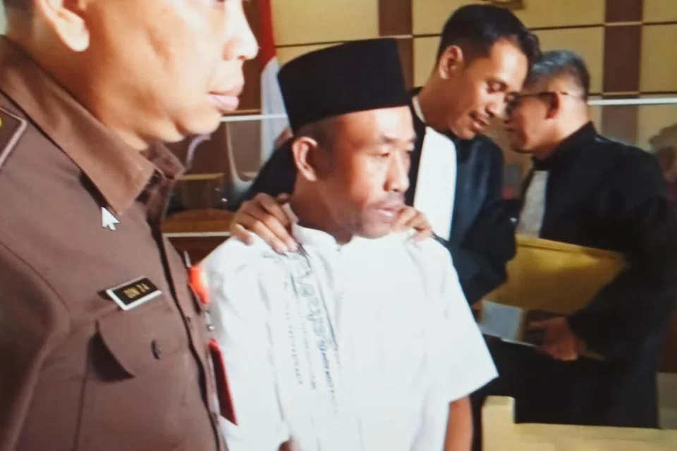 DUKUN: Slamet Tohari didakwa membunuh 12 mangsa yang cuba dapatkan khidmatnya bagi menggandakan wang mereka dengan memberi minuman beracun
