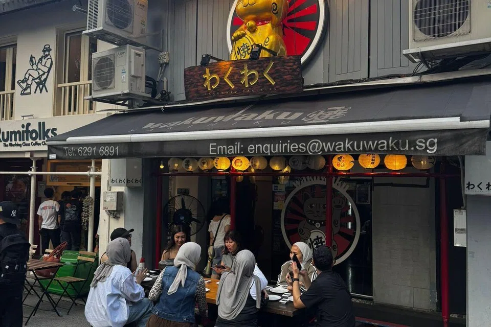 tutup-buka semula kedai, gimik, wakuwaku yakiniku