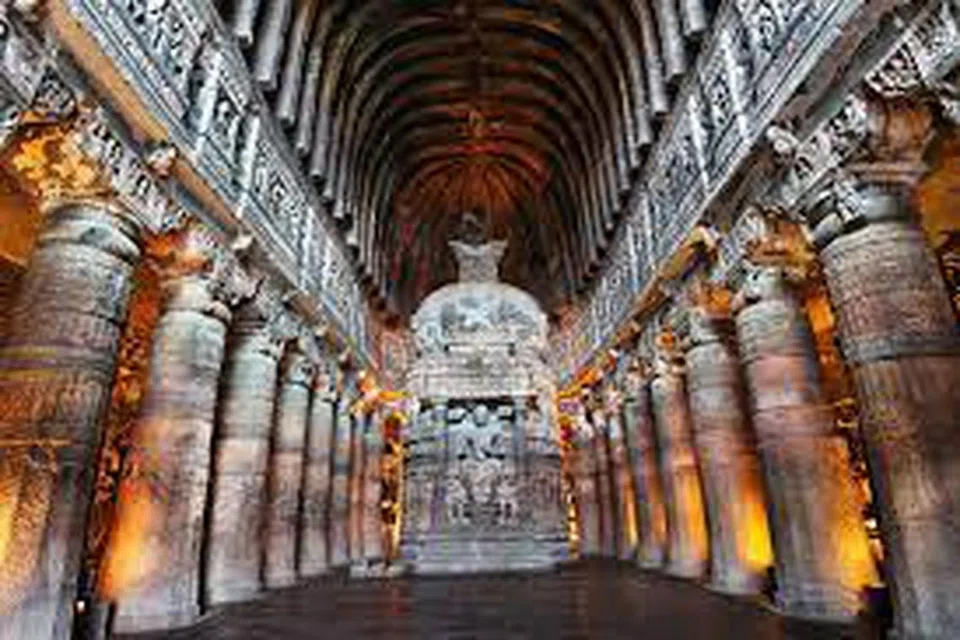 GAH DAN KAYA SEJARAH: Gua Aurangbad  menggambarkan tentang keharmonian manusia dengan gaya hidup berbeza.