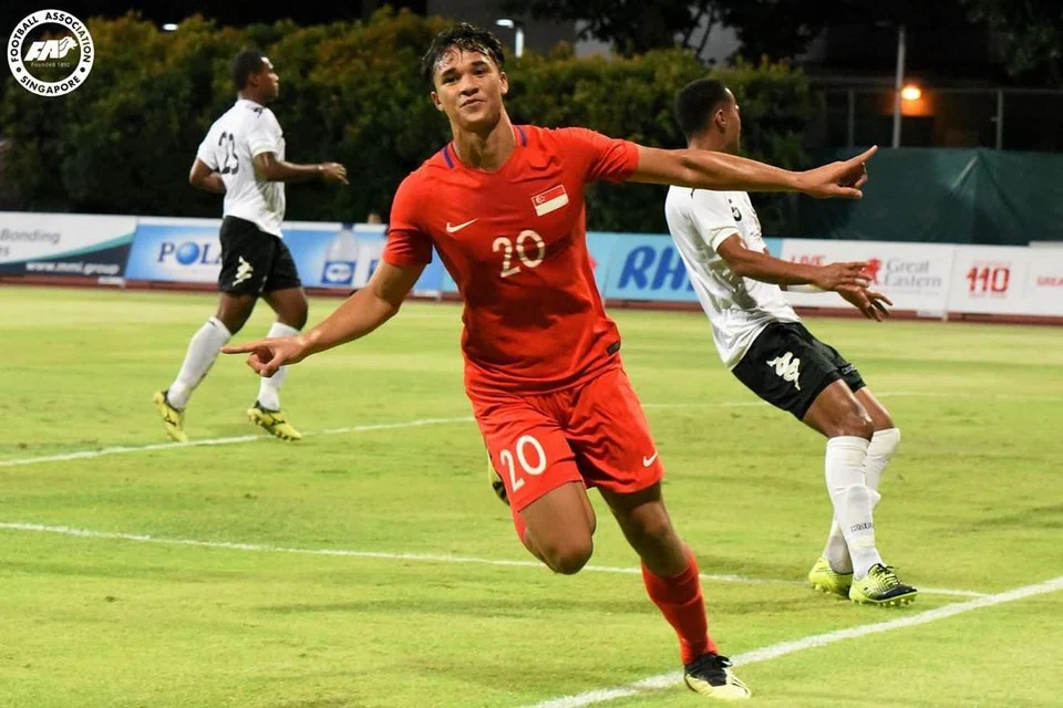 Ikhsan Fandi menjaringkan gol kedua dan kemenangan Singapura. 