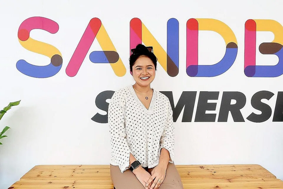 JUAL GELATO HALAL: Cik Shareefa Nurashikin menubuhkan perniagaan Motor Folks - yang menjual aiskrim gelato halal dengan perisa unik seperti teh tarik, kopi ais dan roti kaya - sekitar setahun yang lalu.