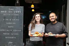 SELERA ASLI ORANG BRITISH: Pemilik bersama kafe The Mad Sailors, Cik Hayley Ridgwell, dan salah seorang cef di kafe itu, Encik Abdul Mannan Abdul Rahman, terus berusaha mempertingkat resipi makanan orang British yang ditawarkan di restoran itu. - Foto NUR AMANINA ISMAIL