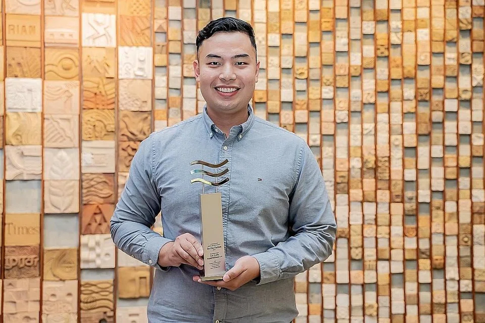 ENCIK LEE SYAFIQ MUHD RIDZUAN LEE: Diiktiraf Anugerah Jauhari Harapan.