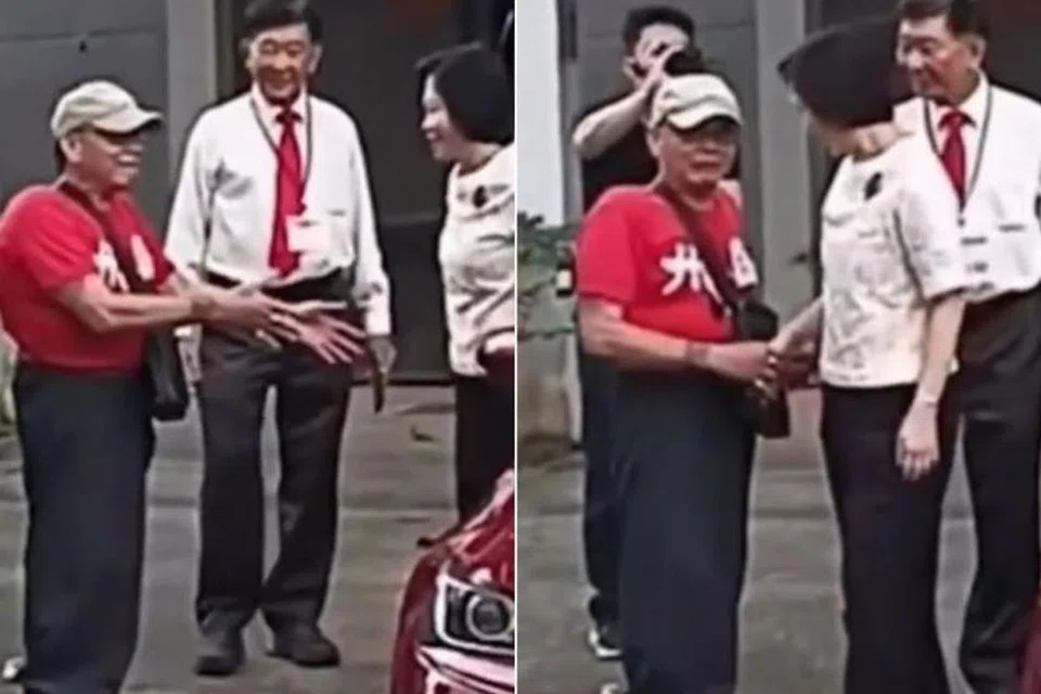 Gan Siow Huang, shake hand