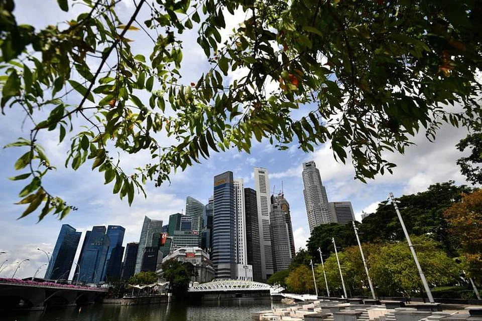 DEMI RAKYAT DAN NEGARA: Menurut Menteri Tenaga Manusia, Cik Josephine Teo, menerusi pakej Sokongan Pertengahan Kerjaya SkillsFuture, majikan boleh menikmati insentif sokongan pengambilan pekerja sebanyak 20 peratus, untuk pengambilan baru berusia 40 tahun ke atas menerusi program latihan kemahiran yang layak. 