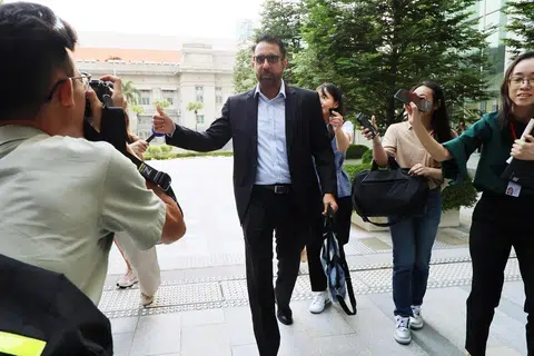 Ketua Pembangkang dan Ketua Parti Pekerja (WP) Encik Pritam Singh (tengah) dikenakan dua tuduhan di bawah Seksyen 31(q) Akta Parlimen (Keistimewaan, Kekebalan dan Kuasa) pada 19 Mac kerana berbohong kepada Jawatankuasa Hak Istimewa Parlimen (COP).