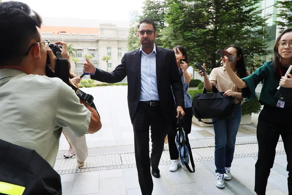 Ketua Pembangkang dan Ketua Parti Pekerja (WP) Encik Pritam Singh (tengah) dikenakan dua tuduhan di bawah Seksyen 31(q) Akta Parlimen (Keistimewaan, Kekebalan dan Kuasa) pada 19 Mac kerana berbohong kepada Jawatankuasa Hak Istimewa Parlimen (COP).