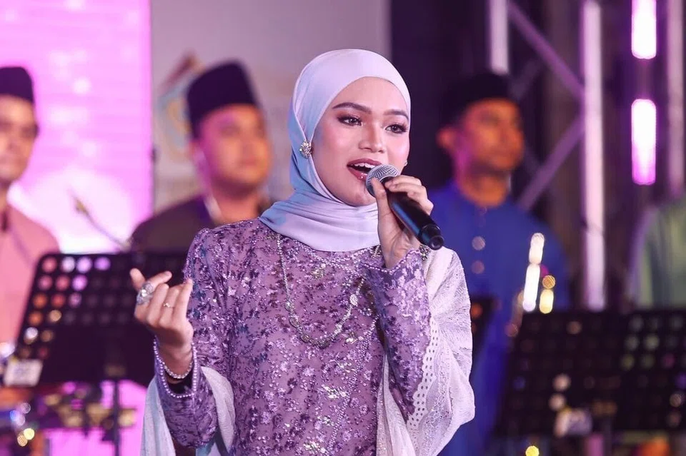 Putri Emily, Juara Mic Junior, Seri Thera, dikir barat, Piala Suara Serumpun