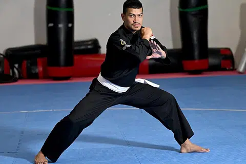 Muhammad Iqbal Abdul Rahman, 32 tahun, ingin merampas kembali pingat emas yang dimenanginya di Vietnam pada 2022 bagi acara Seni Tunggal. 