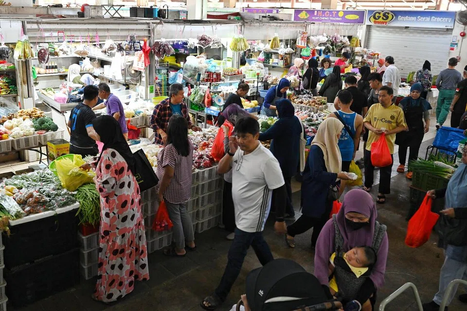 Semasa bekerja sebagai pedagang bagi Sayidatina Khadijah, Baginda saw menunjukkan etika perniagaan yang tinggi iaitu tidak menipu timbangan, tidak memanipulasi harga dan sentiasa berterus terang dengan pelanggan. Hasilnya, perniagaan yang dikendalikan bukan sahaja menguntungkan, malah membina kepercayaan jangka panjang.