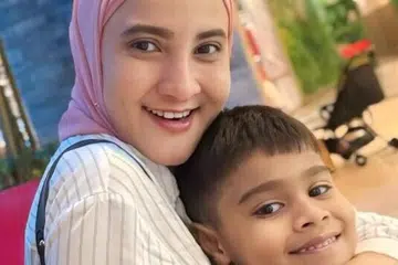 Azza Elite, anak autisme Azza Elite, Muhammad Adam, tips ibu anak autisme, rumah terbuka raya, berita artis Malaysia, kesedaran autisme, ketidakselesaan