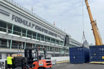 PERSIAPAN RANCAK: Kargo yang mengandungi peralatan pasukan Formula Satu telah tiba di Bangunan Pit F1 pada Selasa. 