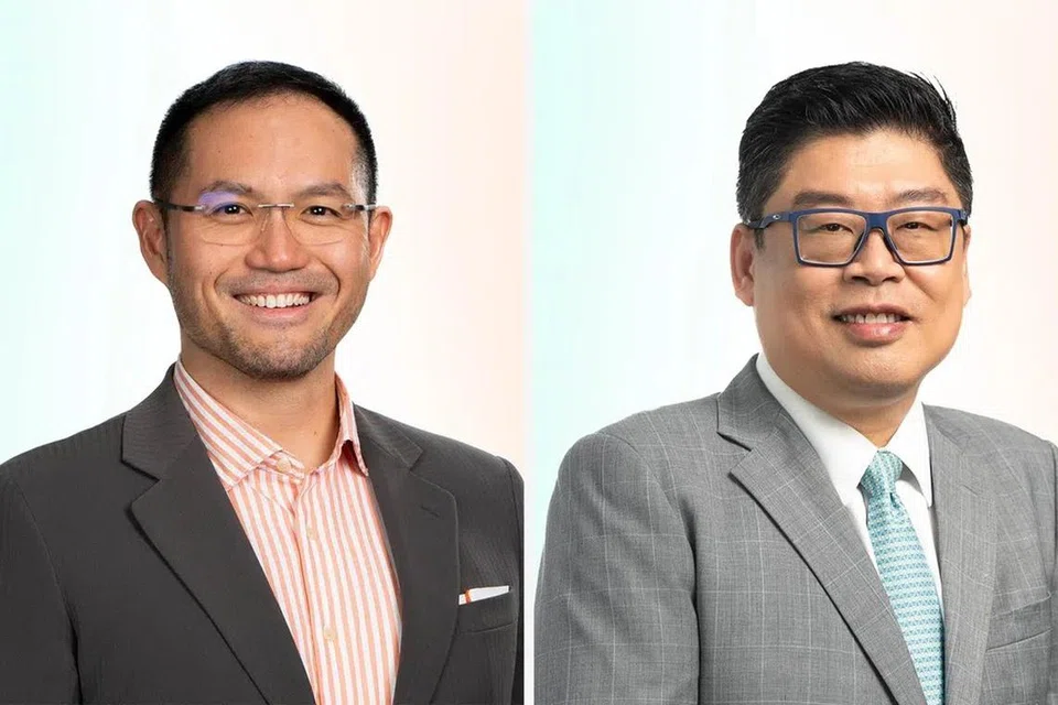 Encik Desmond Sim, yang kini merupakan ketua pegawai eksekutif (CEO) ETC (kanan), akan menjadi CEO kumpulan baru itu. Encik Justin Quek (kiri), CEO OrangeTee & Tie, akan menjadi timbalan CEO entiti tersebut.