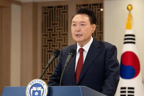 Presiden Korea Selatan, Encik Yoon Suk Yeol, berikrar untuk mengekalkan jawatannya walaupun percubaan melaksanakan undang-undang tentera gagal pada 3 Disember.