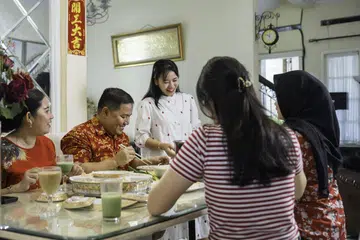 Menghormati kepercayaan agama lain adalah asas penting dalam kehidupan bermasyarakat. 