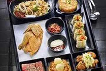 ANEKA PILIHAN: Pilihlah 'Ba Ka Liao' yang menawarkan tujuh jenis hidangan berlainan apabila makan bersama teman atau anggota keluarga.