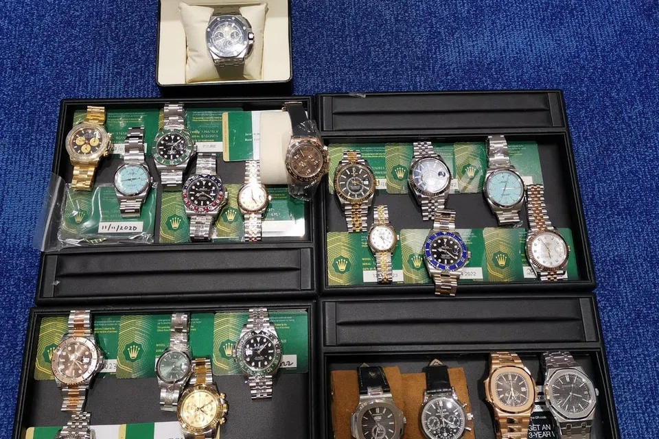 KES JAM TANGAN MEWAH: Baer Koh Shi Rui dipercayai melesapkan beberapa utas jam tangan bernilai sekitar $892,000.