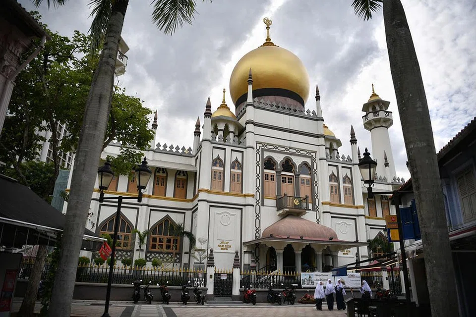 MASJID SULTAN Dahulu masjid diraja Sultan Johor, Masjid Sultan melambangkan perpaduan dan kebersatuan orang Muslim di Singapura. Bangunan masjid yang gah itu sebagai peringatan kepada kerabat diraja Melayu yang pernah ditempatkan di Istana Kampong Glam berdekatan dan masyarakat Islam yang berkembang maju yang tinggal di kawasan itu semasa zaman penjajahan British. - Foto BH oleh DESMOND FOO 