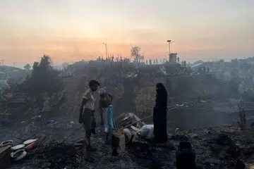 TINGGAL ABU: Hampir 2,800 khemah yang menempatkan penduduk Islam Rohingya dan lebih 90 kemudahan termasuk hospital dan pusat pendidikan, musnah dalam kebakaran yang berlaku pada 5 Mac lalu di Bangladesh.