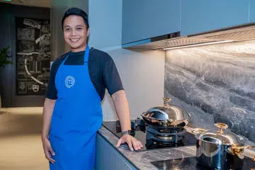 NOSTALGIA KEMBALI: Peserta ‘MasterChef Singapore (Musim Keempat)’, Encik Aizat Haikal Saini memasak untuk melepaskan rindu setelah kehilangan ibu bapanya.