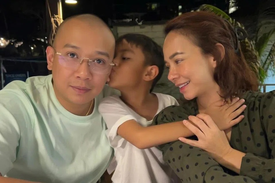 Nedim Nazri (kiri) dan Nora Danish bersama anak mereka dalam gambar yang dimuat naik ke media sosial lebih empat bulan lalu.