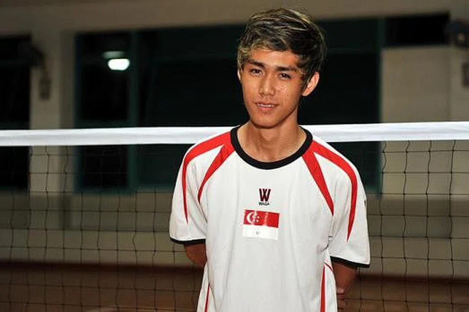 MALANG TIDAK BERBAU: Skuad sepak takraw nasional kehilangan tunggak tekongnya apabila Muhammad Azreen Sairudin, yang membonceng motosikal yang ditunggang adiknya, cedera parah akibat ditimpa kemalangan jalan raya hanya beberapa jam sebelum dijadualkan turun gelanggang. Adiknya itu meninggal dunia dalam perjalanan ke hospital. Insiden itu turut menjejas rakan-rakannya yang lain sepanjang beraksi dalam Sukan SEA ini. - Foto M.O. SALLEH