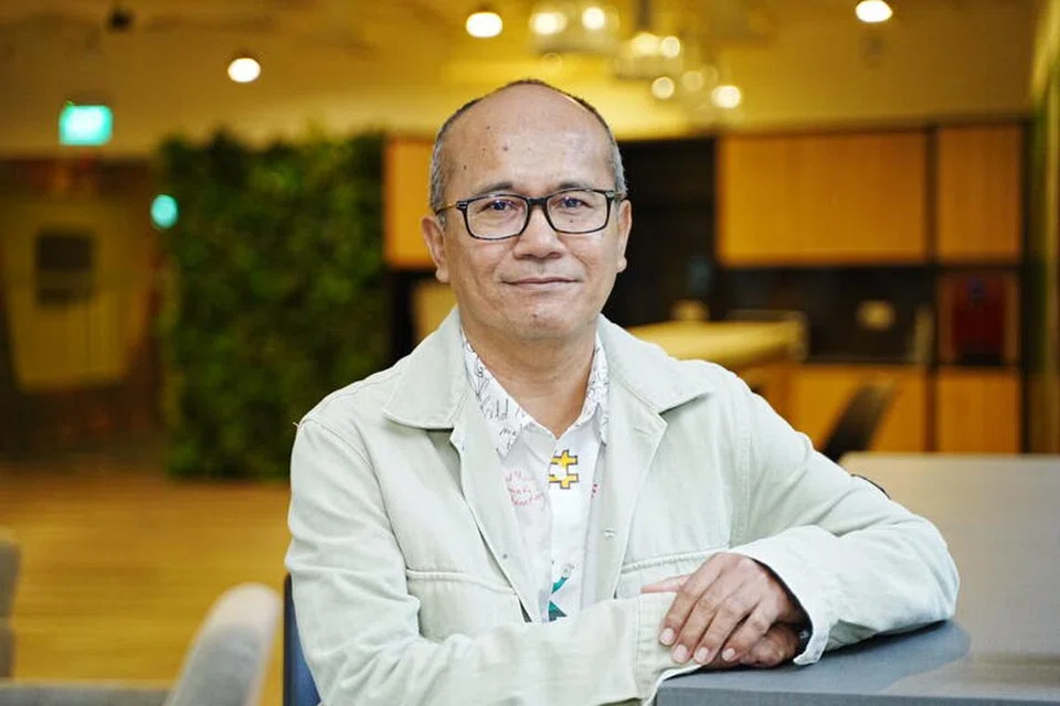 Penerima Anugerah Wartawan Terbaik, Encik Nizam Ismail turut menerima Anugerah Laporan Terbaik bagi Anugerah Tahunan Kumpulan Media Inggeris, Melayu dan Tamil (EMTM) SPH Media Trust 2025.