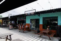Punggol Container Park di 50 Punggol East menempatkan sekitar enam perniagaan F&B. Para peniaga di situ telah dimaklumkan bahawa mereka perlu mengosongkan premis masing-masing menjelang 31 Oktober.