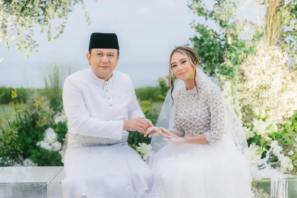 SYUKUR DAPAT SUAMI  BAIK: Pelakon Datin Intan Najuwa telah mendirikan rumah tangga bersama Datuk Ahmad Asraf Azman pada 18 Ogos lalu. 