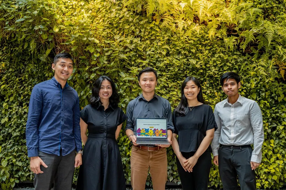 (dari kiri) Sabri Mansor, Isabel Tan, Clarence Lam, Ruth Toh, Noorhalim Ismail