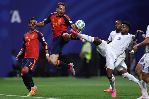 Pemain Sepanyol, Mikel Oyarzabal (dua dari kanan), dalam aksi Kumpulan H Piala Dunia 2026 di Stadium Atlanta pada 16 Jun. Meskipun berjaya menghasilkan beberapa percubaan bahaya, Sepanyol terpaksa berpuas hati dengan keputusan seri 0-0 ketika menentang Cape Verde.