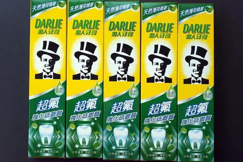 Darlie adalah jenama China yang dimiliki oleh Colgate dan rakan usaha samanya Hawley & Hazel.