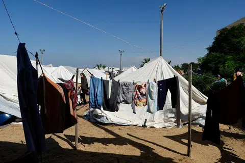 KEM PELARIAN: Kawasan penampungan pelarian Palestin yang dikendalikan oleh Agensi Bantuan dan Kerja Menyelamat (UNRWA) Pertubuhan Bangsa-Bangsa Bersatu (PBB) di Khan Younis Jaluran Gaza.   