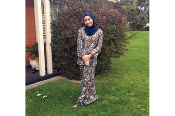 MENUNTUT ILMU DI RANTAUAN: Cik Zurainah terpaksa berjauhan dengan keluarga buat dua Syawal berturut-turut kerana ingin menamatkan pengajian Sarjana Muda di Adelaide, Australia. - Foto ihsan SITI ZURAINAH ZAID