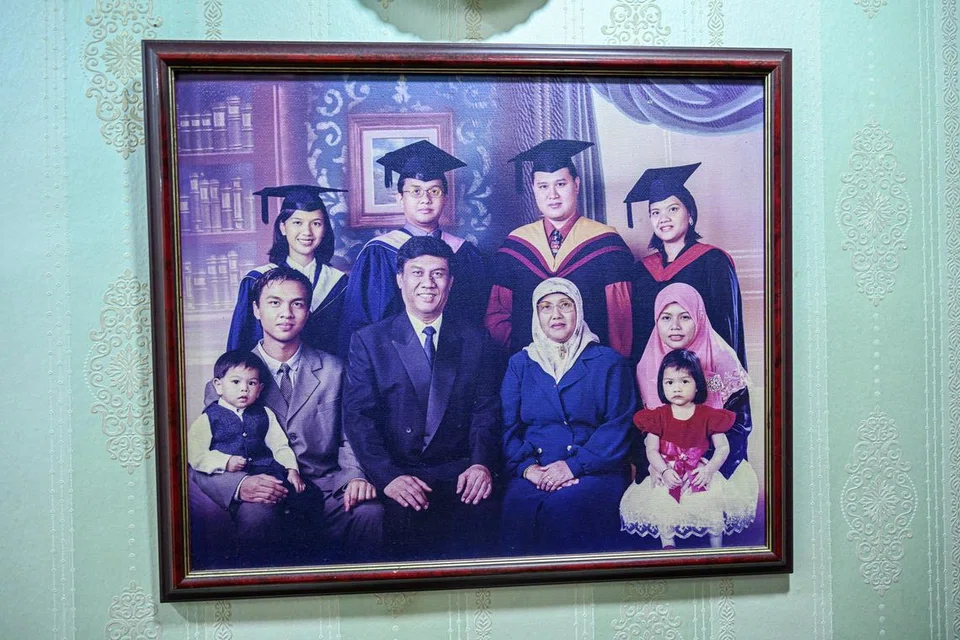 Cik Zaharah Jantan menulis memoir mengenai cinta dalam hidupnya, Allahyarham  Idris Mohd Yusof, dikenali sebagai pengarah muzik dalam Pancaragam Pasukan Polis Singapura (SPF). Buku itu akan dilancarkan pada 17 Ogos.