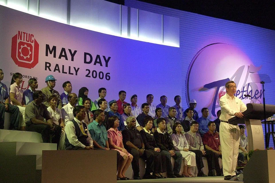 Perdana Menteri, Encik Lee Hsien Loong, menyampaikan ucapan Rapat Hari Pekerja di hadapan sekitar 7,000 orang di Dewan Konvensyen Suntec.