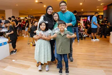 pasangan, tiga anak
