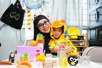 Singapura,  Sharmin Loh Xuan Min, Dollxheads, hair accesory