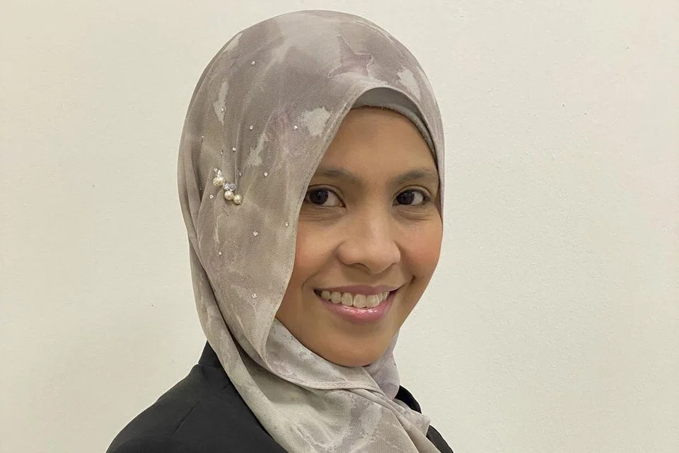 "Penyelidikan telah menunjukkan bahawa untuk memperoleh kemahiran literasi yang baik, keupayaan mendengar dan bertutur dapat menyumbang kepada proses berfikir lantas memperkukuh kemahiran komunikasi yang baik. Ini kemudian akan mempertingkat kemahiran membaca dan menulis. Kajian juga menunjukkan bahawa keupayaan bertutur dikaitkan dengan kemahiran mendengar yang baik." - Penulis.