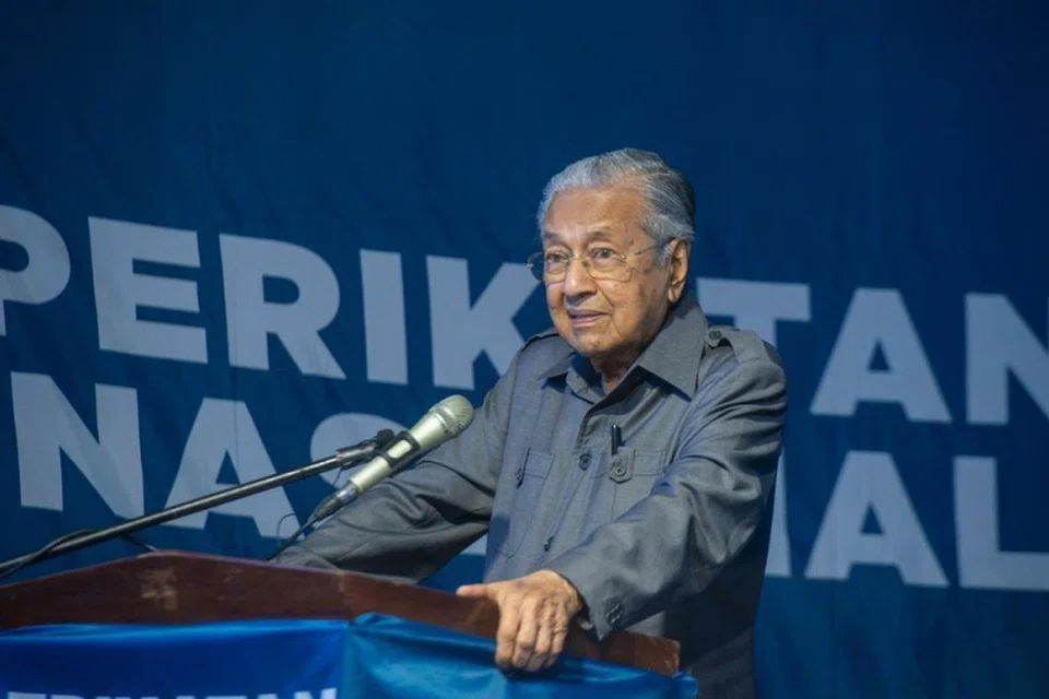 KETUA DE FACTO PN?: Mantan Menteri Datuk Seri Salleh Said Keruak berkata langkah Perikatan Nasional menamakan Dr Mahathir sebagai penasihat tidak rasmi di empat negeri menunjukkan mantan perdana menteri itu bak ketua de facto perikatan tersebut. 