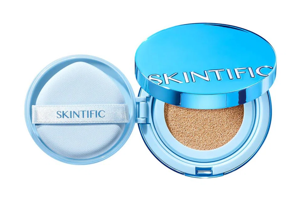 Solekan asas, ‘Skintific Perfect Stay Velvet Matte Cushion Foundation’ ($23.80), menawarkan tekstur ‘matte’ semula jadi serta teknologi kawalan minyak, ‘Smart Oil Control’.