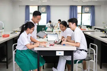 SOKONGAN UNTUK PELAJAR: Menurut Menteri Pendidikan, Encik Chan Chun Sing, pelajar akan dibekalkan dengan laluan yang pelbagai dan diberi peluang untuk mengembangkan potensi mereka.