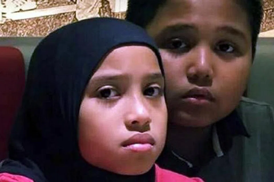 DITEMUI: Dua beradik, Mohd Iman Zafri dan Nur Alyshah Zafiera, ditemui malam kelmarin. - Foto UTUSAN MALAYSIA