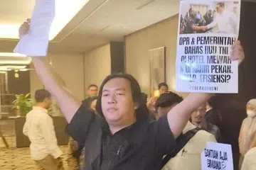 Indonesia, Andrie Yunus, KontraS, Panja, TNI, Kementerian Pertahanan Indonesia, Hotel Fairmont Jakarta, aktivis hak asasi manusia, simbah asid