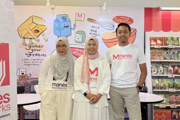 Cik Munirah Jaafar, Cik Saidatul Khadijah Mohd Farudz,  Farees Saharudin 