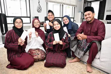 Raya ikut peredaran zaman, duit Raya, AMP, Pusat Penyelidikan Hal Ehwal Islam dan Melayu