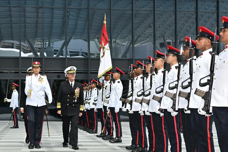 Laksamana Aquilino memeriksa Kawalan Kehormatan di Kementerian Pertahanan (Mindef) pada 7 Mac.
